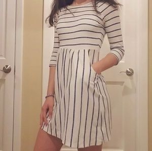OLD NAVY - White dress with navy stripes